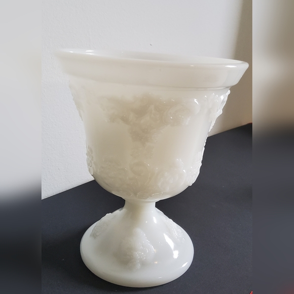 Vintage EO Brody Milk Glass Vase M4300 Fruit Bowl - Picture 5 of 6